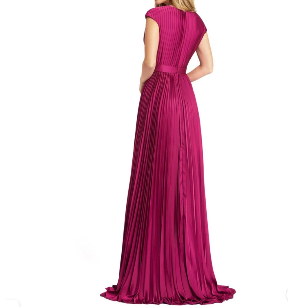 Mac Duggal Accordion Pleated Plunge Neck Belted Satin Gown Raspberry Size 4